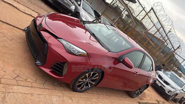 Toyota Corolla LE (1.8L 4cyl 2A) 2018 Red