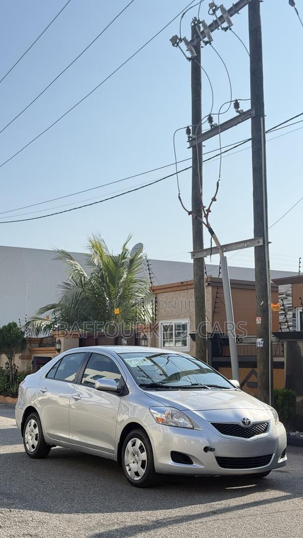 Toyota Yaris 2012 Silver