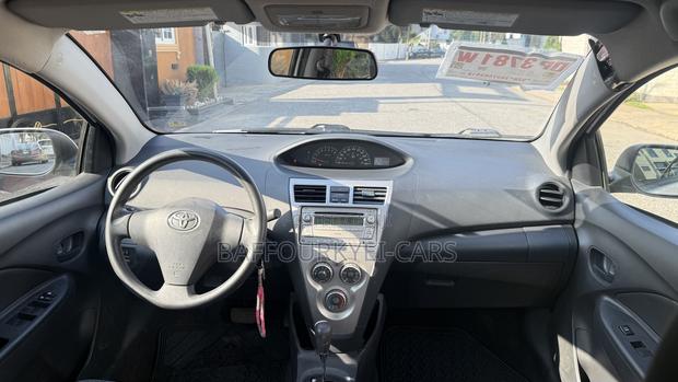 Toyota Yaris 2012 Silver