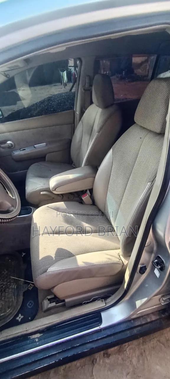 Nissan Tiida 2010 Beige