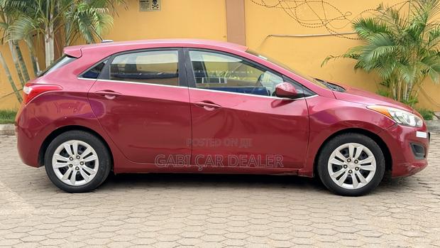 Hyundai Elantra 2016 Red