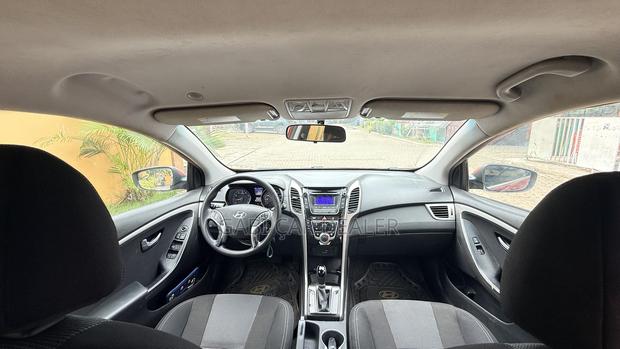 Hyundai Elantra 2016 Red