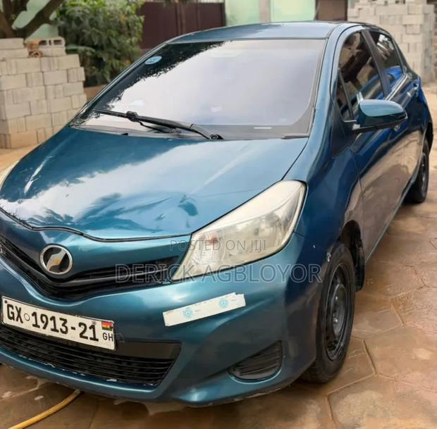 Toyota Vitz 2012 Blue