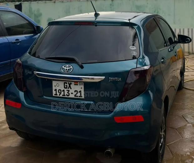 Toyota Vitz 2012 Blue