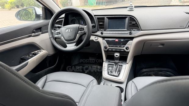 Hyundai Elantra 2017 White