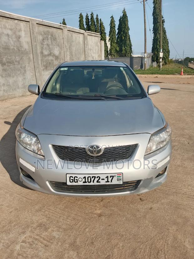 Toyota Corolla LE 4dr Sedan (1.8L 4cyl 4A) 2011 Silver