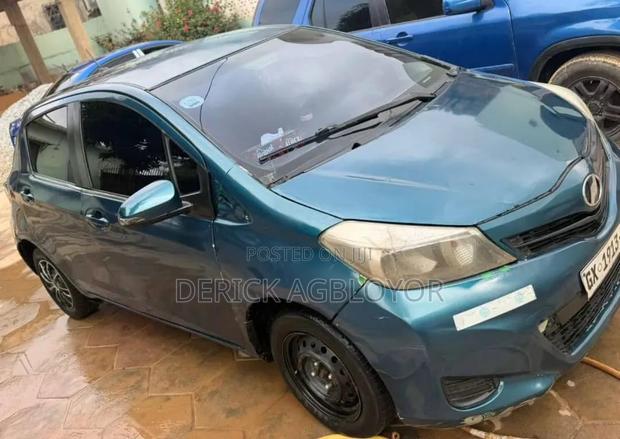 Toyota Vitz 2012 Blue