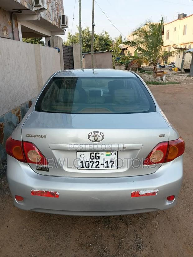 Toyota Corolla LE 4dr Sedan (1.8L 4cyl 4A) 2011 Silver