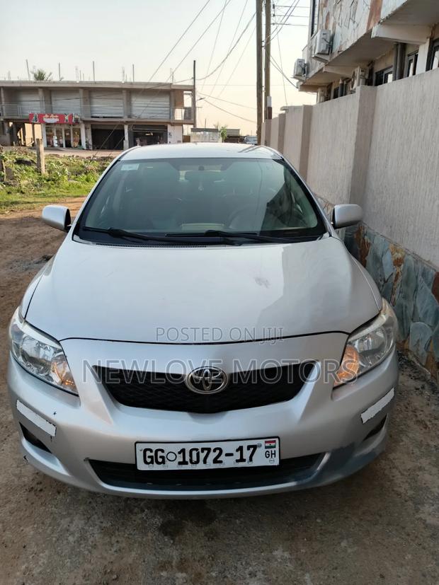 Toyota Corolla LE 4dr Sedan (1.8L 4cyl 4A) 2011 Silver