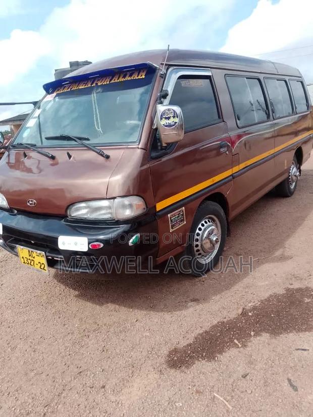 Hyundai H200 1999 Brown