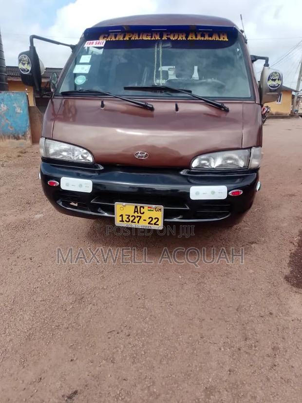 Hyundai H200 1999 Brown