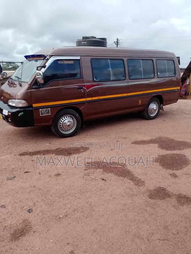 Hyundai H200 1999 Brown