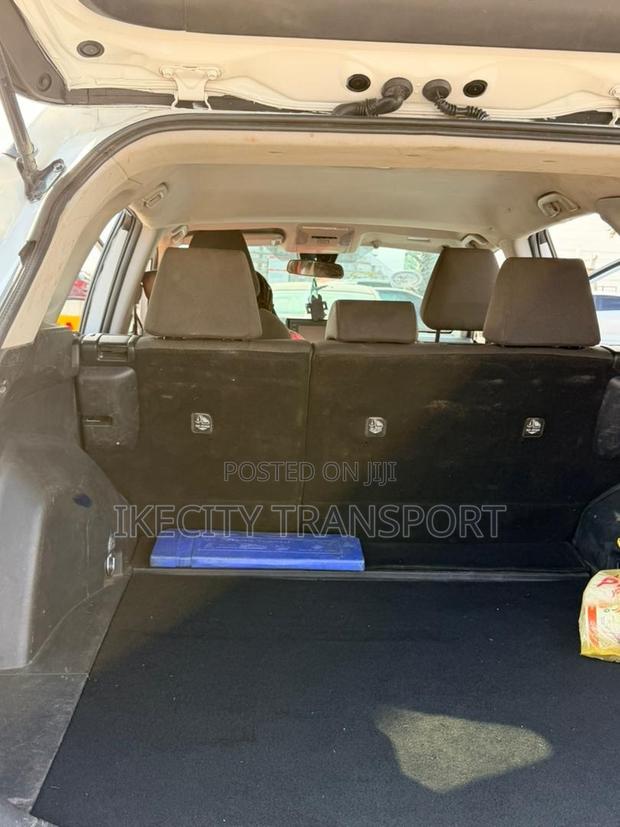 Toyota RAV4 XLE 2021 White