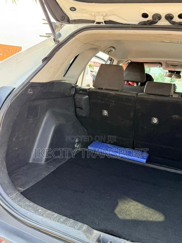 Toyota RAV4 XLE 2021 White