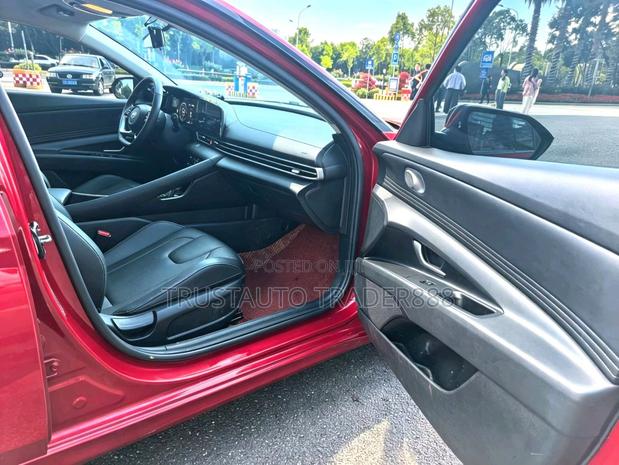 Hyundai Elantra 2021 Red