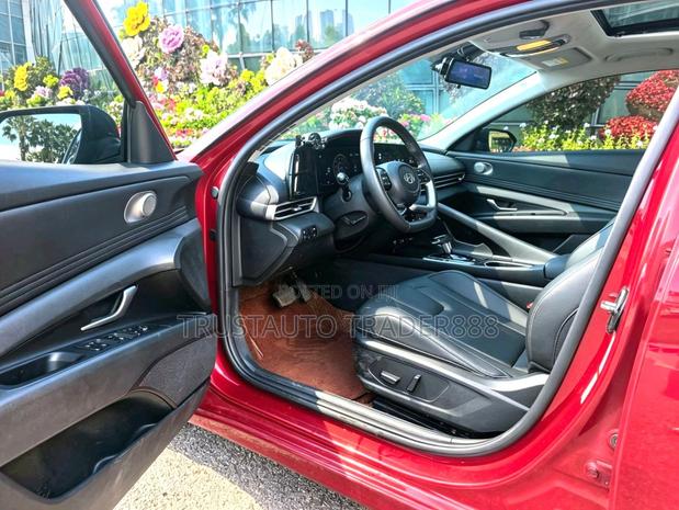 Hyundai Elantra 2021 Red