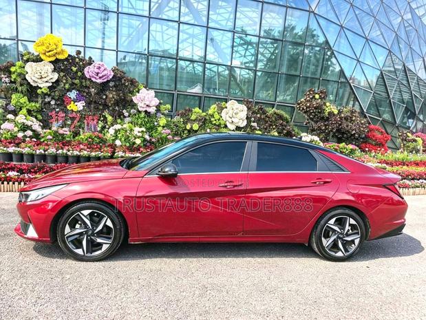 Hyundai Elantra 2021 Red