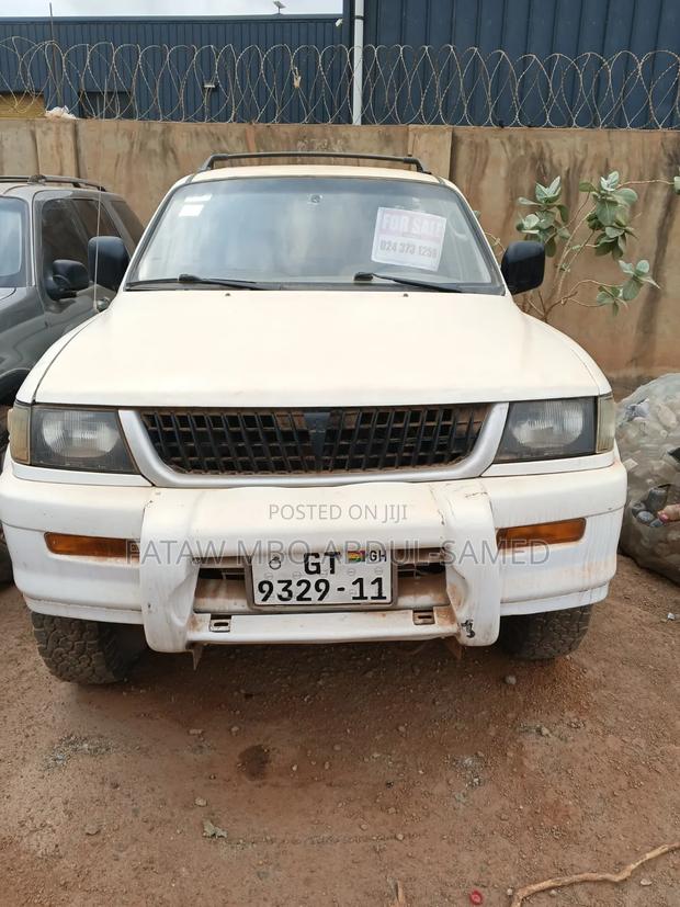 Mitsubishi Montero Sport 2012 White