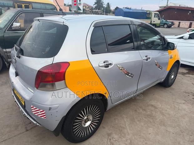 Toyota Vitz 1.0 FWD 3dr 2010 Silver