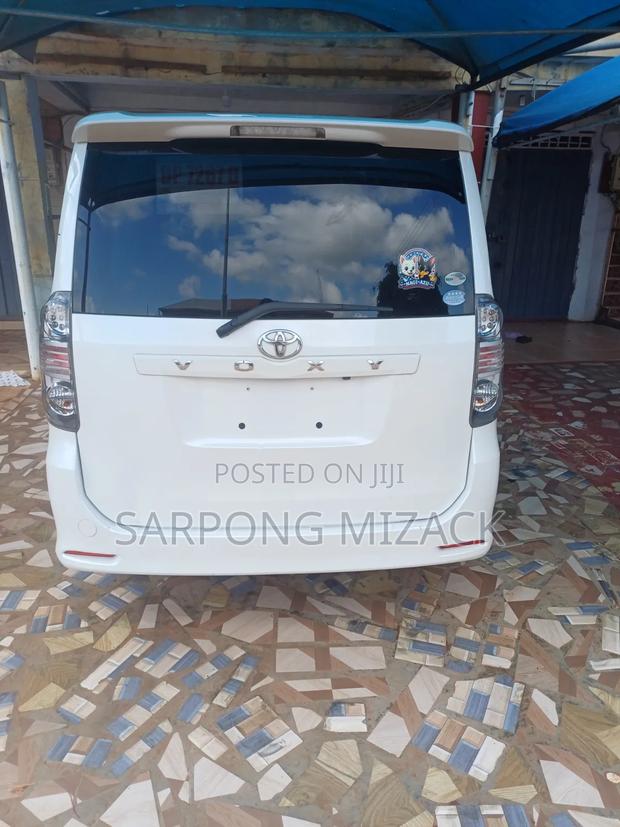 Toyota Voxy 2008 White