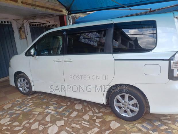 Toyota Voxy 2008 White
