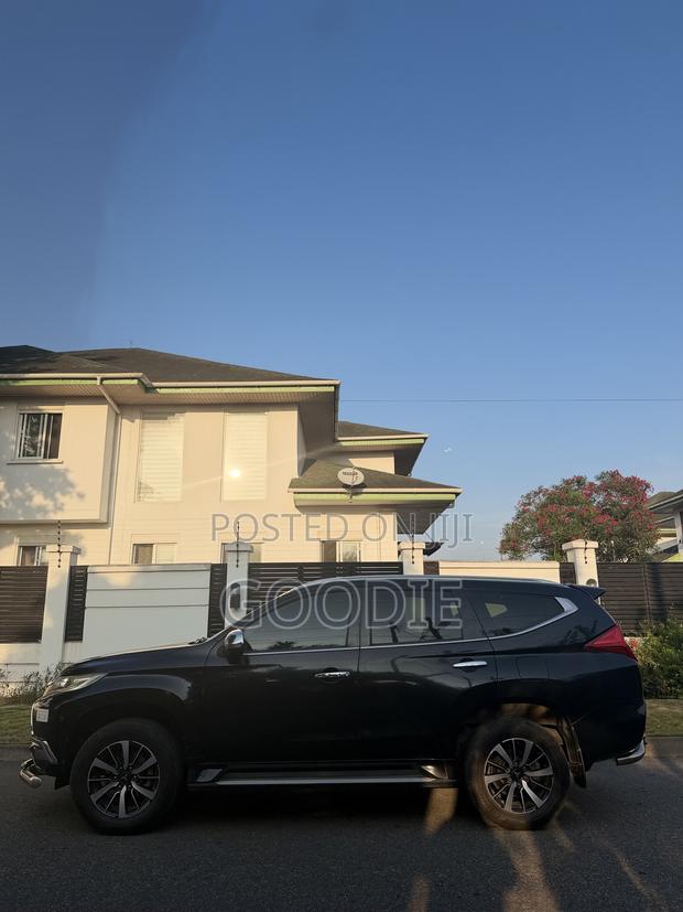 Mitsubishi Montero Sport 2017 Black