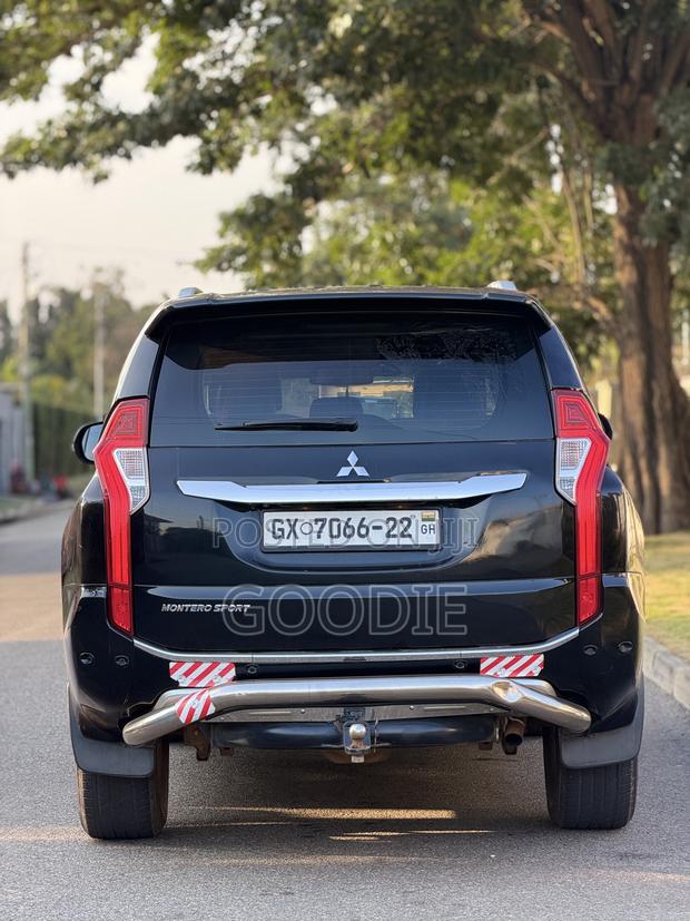 Mitsubishi Montero Sport 2017 Black