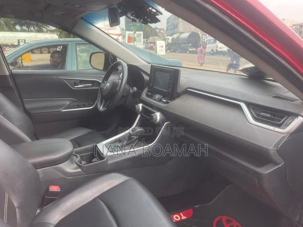 Toyota RAV4 2021 Red