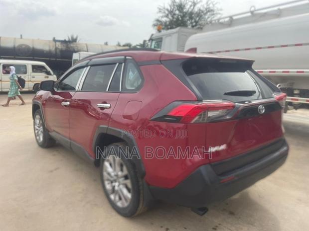 Toyota RAV4 2021 Red