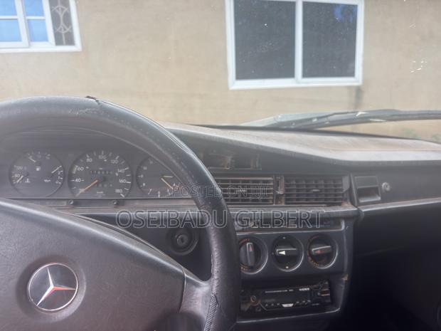 Mercedes-Benz 190E 1990 Beige