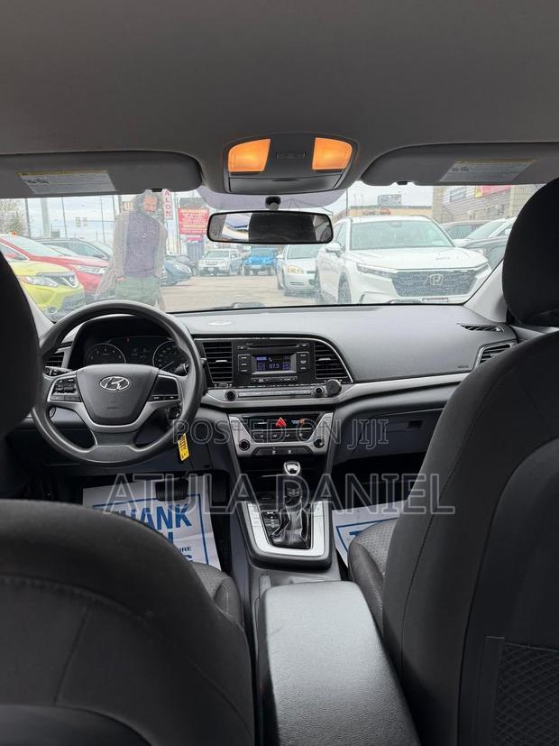 Hyundai Elantra SE Sedan FWD (2.0L 4cyl 6M) 2017 White
