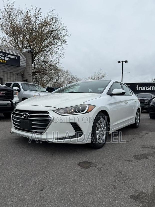 Hyundai Elantra SE Sedan FWD (2.0L 4cyl 6M) 2017 White