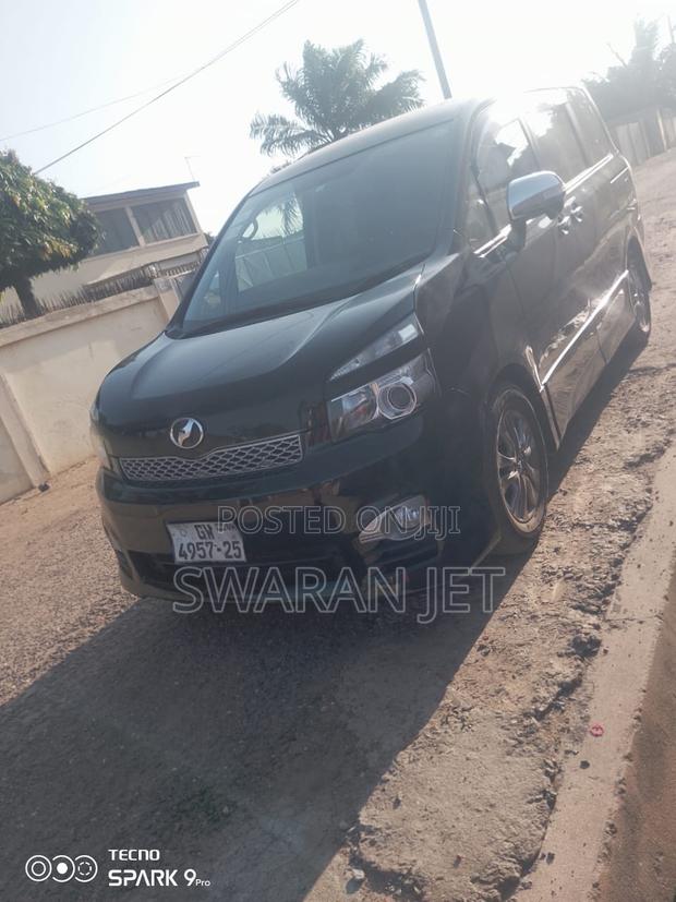 Toyota Voxy 2010 Black