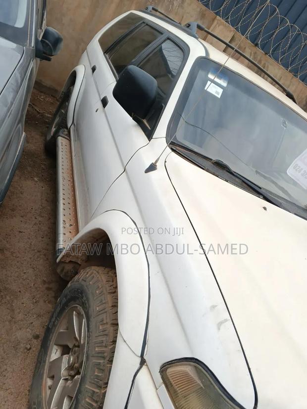 Mitsubishi Montero Sport 2012 White