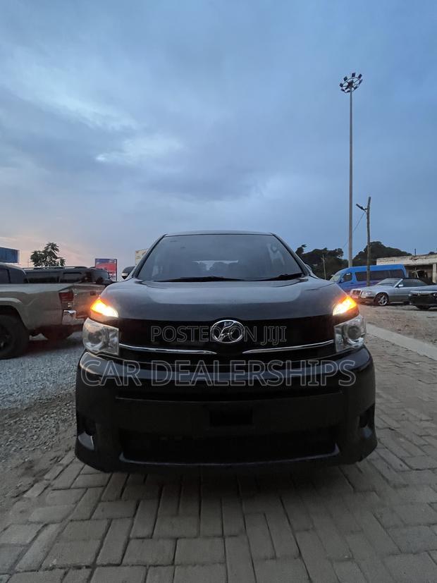 Toyota Voxy 2013 Black