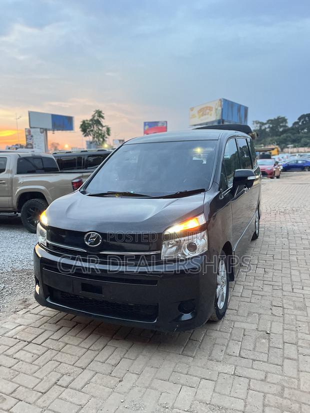 Toyota Voxy 2013 Black