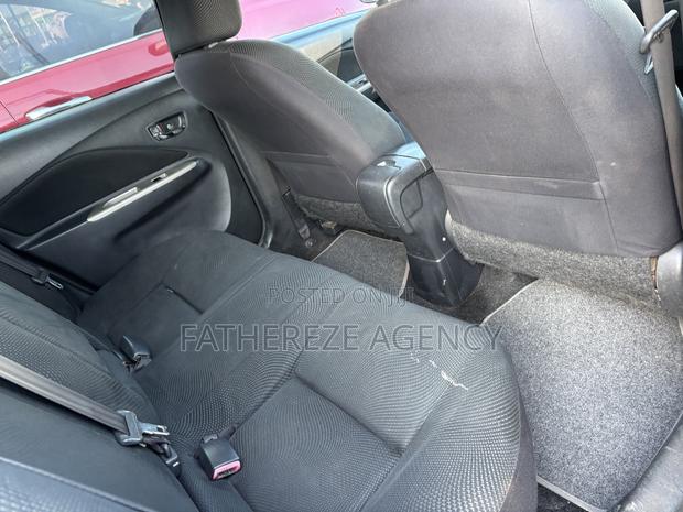 Toyota Yaris Base Sedan 4dr 2010 Gray