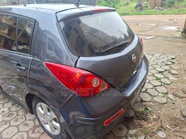 Nissan Versa 1.8 S Hatchback 2007 Gray