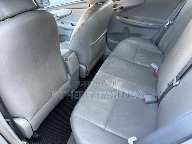Toyota Corolla LE 4dr Sedan (1.8L 4cyl 4A) 2010 Black