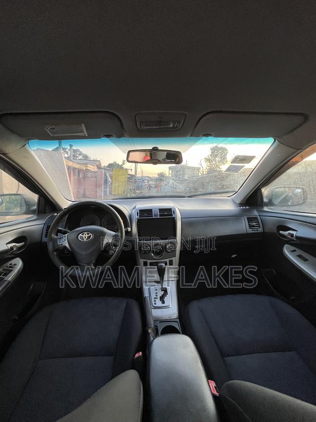 Toyota Corolla 2010 Gray
