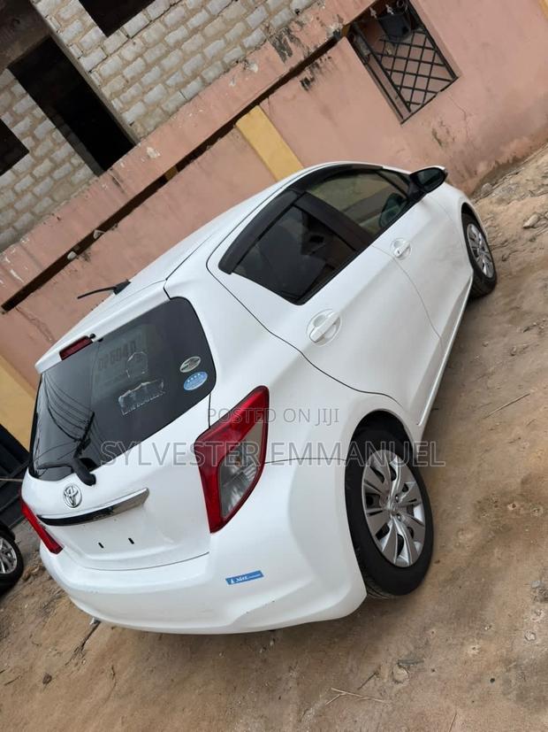 Toyota Vitz 1.3 AWD 5dr 2013 White