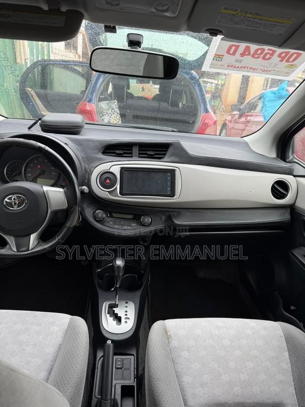 Toyota Vitz 1.3 AWD 5dr 2013 White
