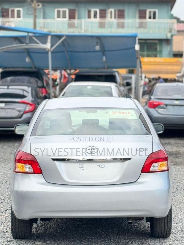 Toyota Camry SE 4dr Sedan (2.5L 4cyl 6A) 2012 Silver