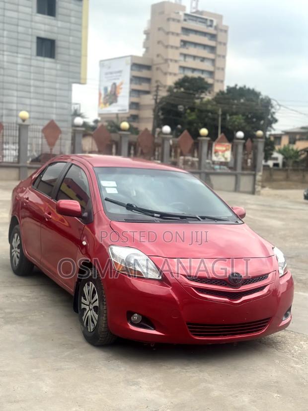 Toyota Yaris 2012 Red