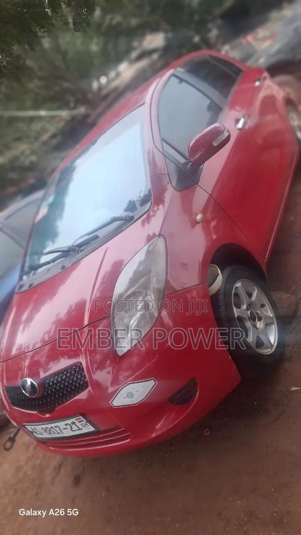 Toyota Vitz 2010 Red