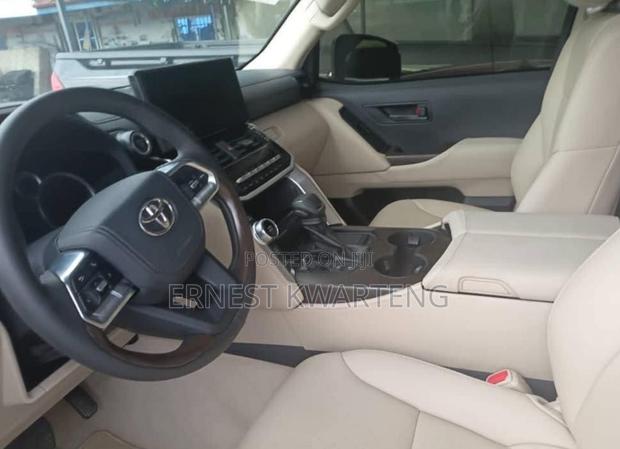 New Toyota Land Cruiser LC300 2024 White