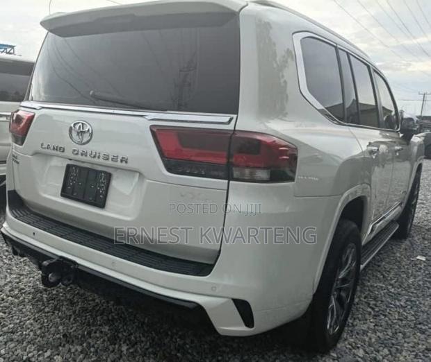 New Toyota Land Cruiser LC300 2024 White