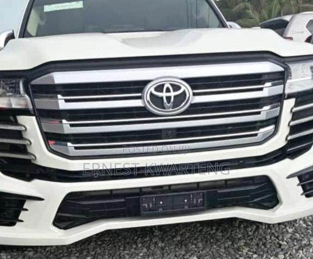 New Toyota Land Cruiser LC300 2024 White