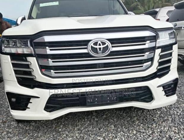 New Toyota Land Cruiser LC300 2024 White