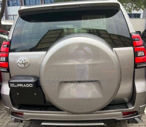 Toyota Land Cruiser Prado 2.8 2023 Gray
